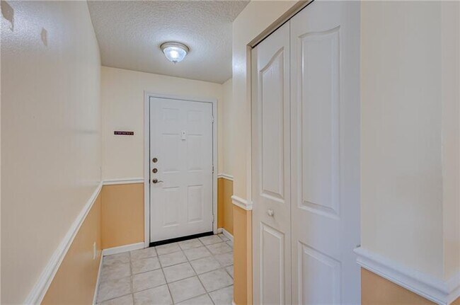 Foto del edificio - 9833 Baywinds Blvd