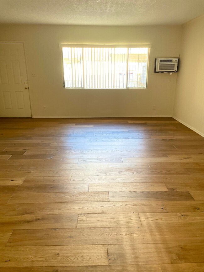 Foto del edificio - 14220 Dickens St