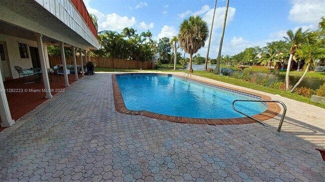 Foto del edificio - 540 SW 101st Ave