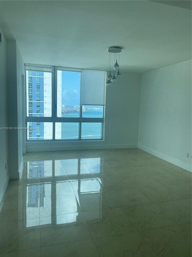 Building Photo - 300 S Biscayne Blvd