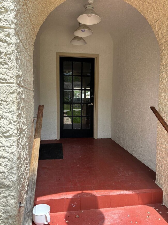Building Photo - Charming Mediterranean Bungalow in the Heart of Historic DeLand