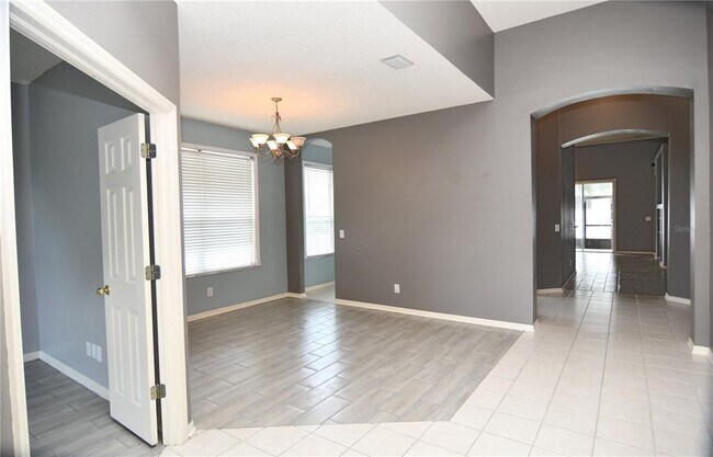 Building Photo - 27037 Palmbrook Ct