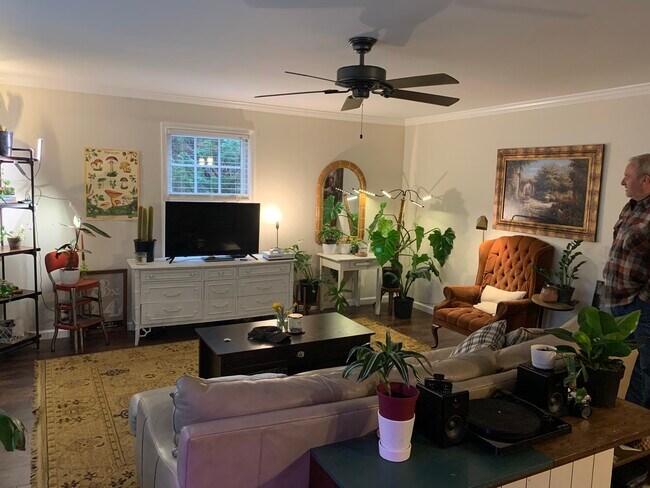 Living room open to kitchen - 3393 Mobile Rd