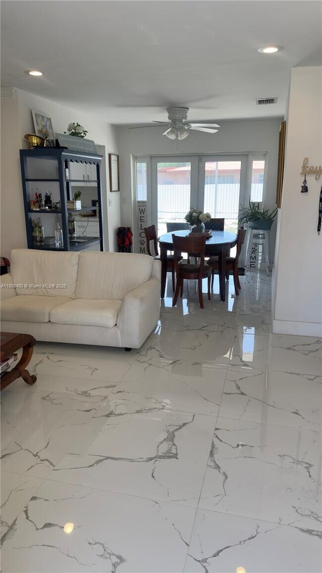 Foto del edificio - 2345 NW 182nd Terrace