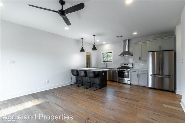 Building Photo - 2 br, 2 bath House - 806 Thomas - Garage A...
