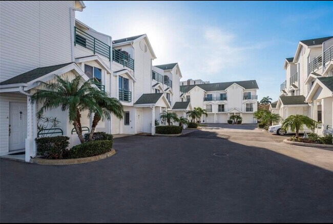 Building Photo - 320 Island Way