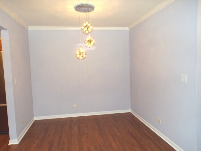 Building Photo - 1500 7 Pines Rd