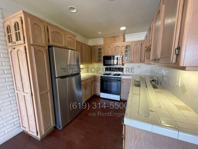 Foto del edificio - 545 Oakdale Ln