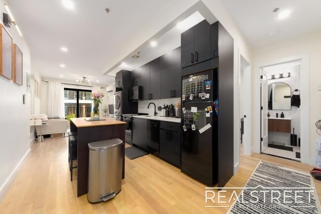 Building Photo - Brand New 2 bed with in unit WD Shared Roof and more!