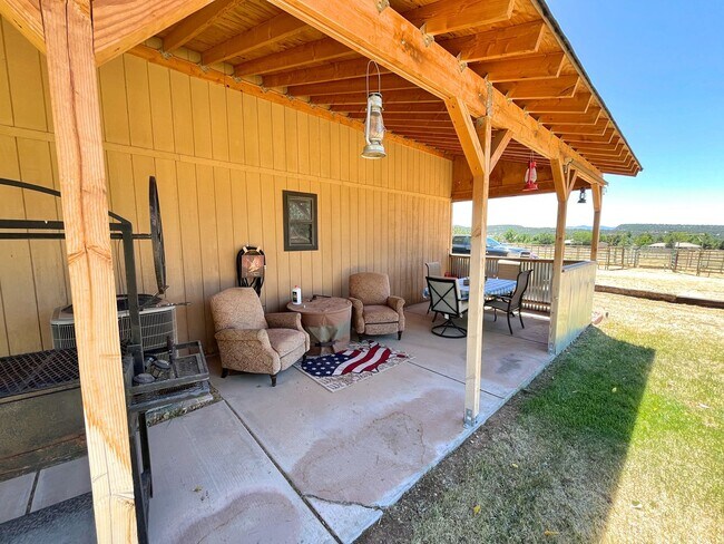 Foto del edificio - Horsemans Property