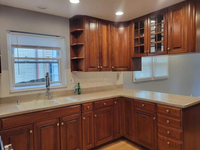 Building Photo - 1001 E Callero Cir