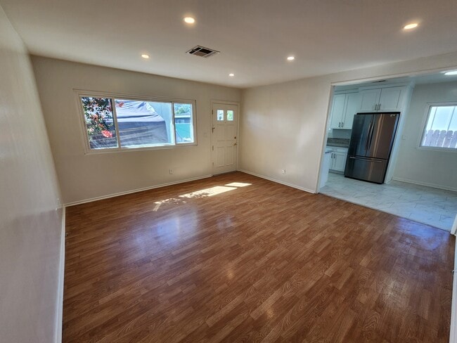 Building Photo - 10449 Cantara St