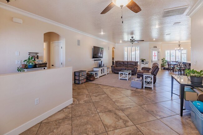 Foto del edificio - 4 Bedroom 2 bath Beautiful Home