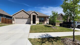 Building Photo - 2221 Redwing Dr