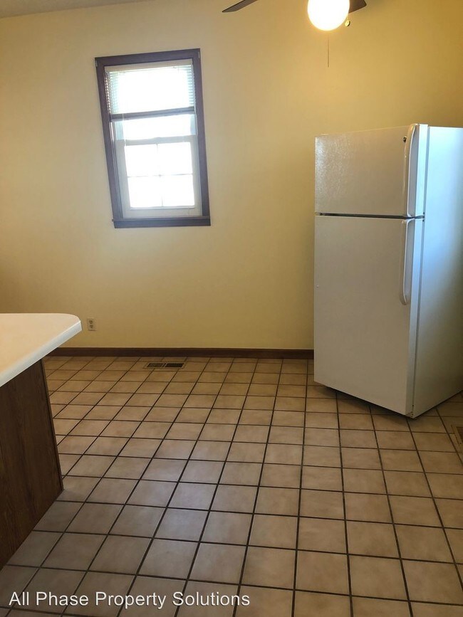 Building Photo - 2 br, 1 bath Apartment - 2067 Oak St.