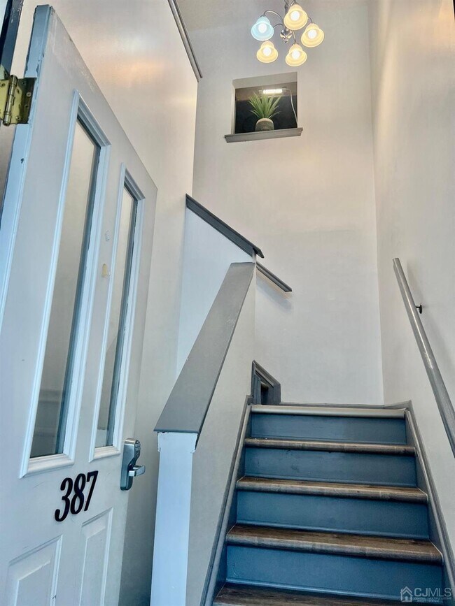 Foto del edificio - 387 Lackland Ave