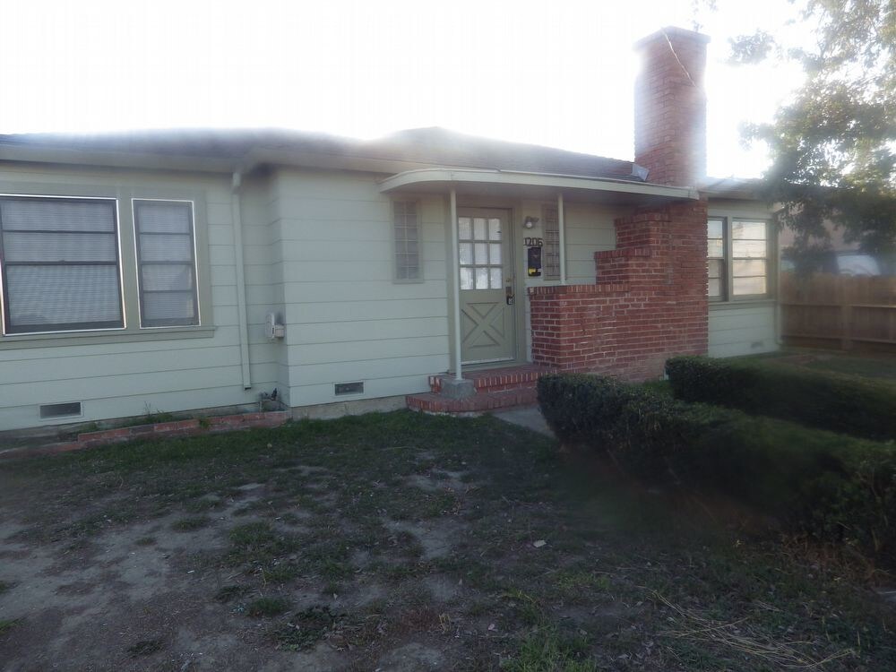 Primary Photo - 1206 E Market St