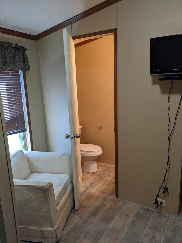 Primary Photo - 327 Shanklin Road, Unit b