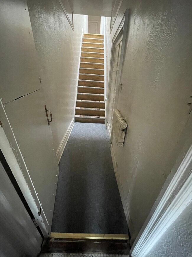 Sube las escaleras - 17 Ludlam Pl