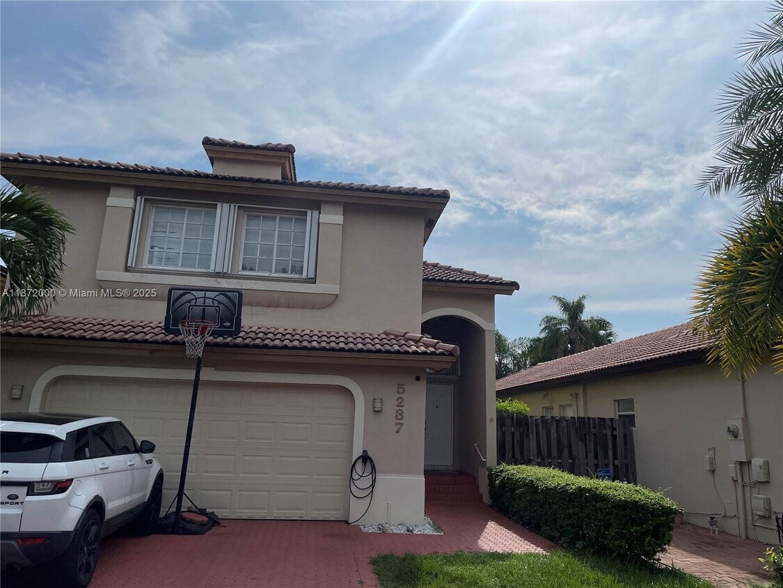 Primary Photo - 5237 NW 112th Pl