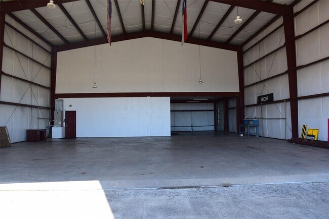 Foto del edificio - 664 Aviator Dr