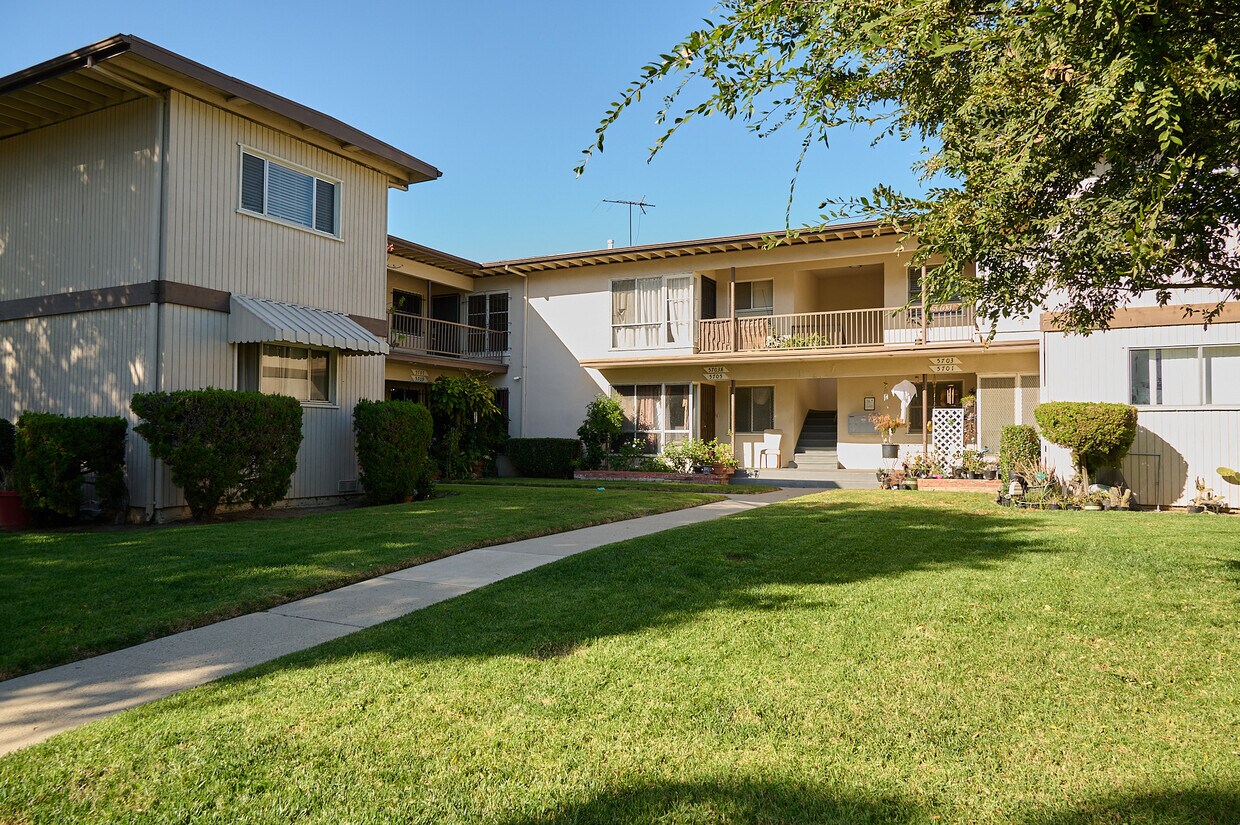 Foto principal - 5707 Clemson St