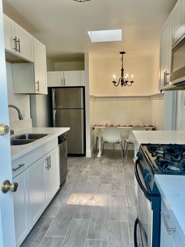 Foto del edificio - 1250 N Citrus Ave
