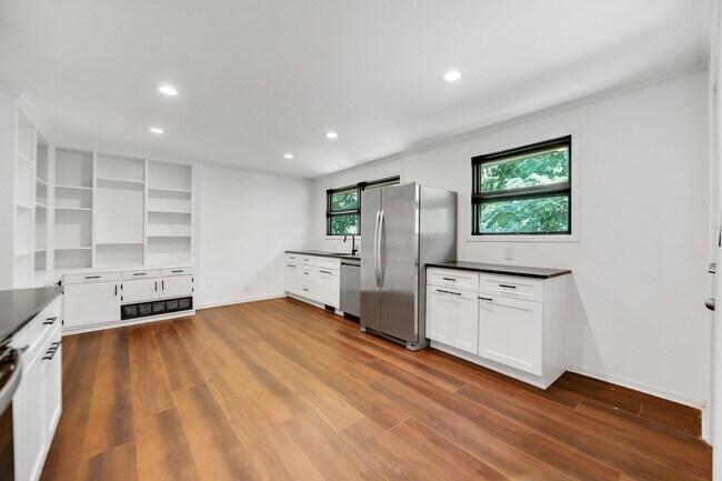 Foto del edificio - 3407 Batavia St