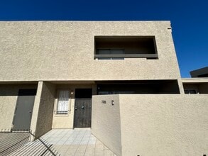 Building Photo - 2698 N 43rd Ave