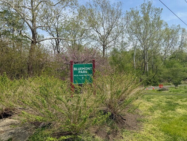 Foto del edificio - 5736 8th Rd N