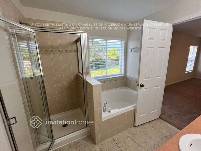 Building Photo - 391 SW Millard Dr