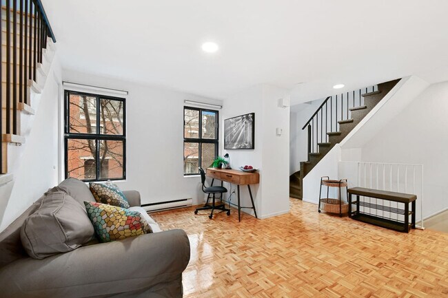 Building Photo - 1610 R. Atateken