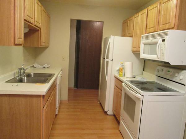 Kitchen - 14115 Pennock Ave