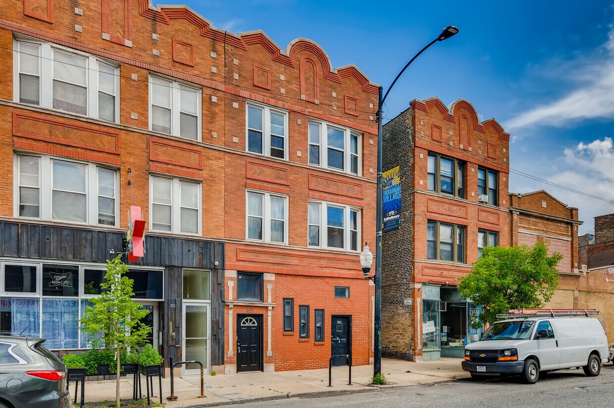 Foto principal - 851 N Western Ave