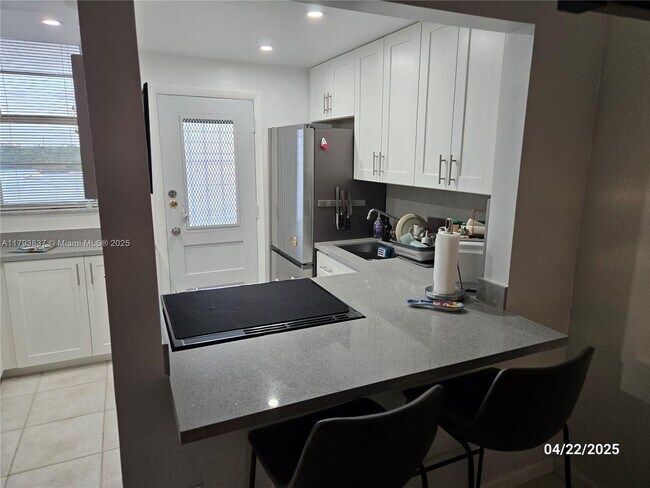 Foto del edificio - 2905 Point East Dr
