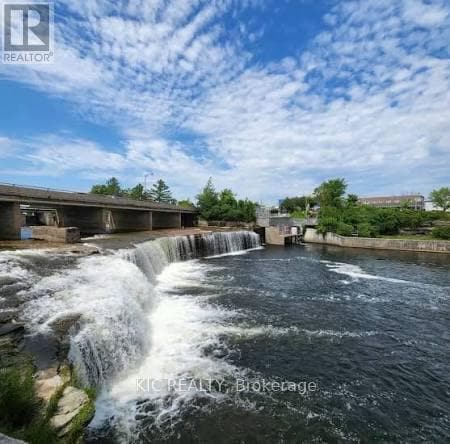 Building Photo - 13 Colborne St