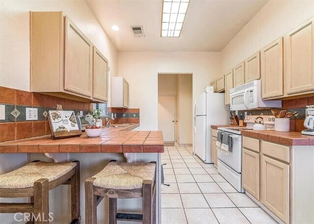 Building Photo - 53420 Avenida Velasco