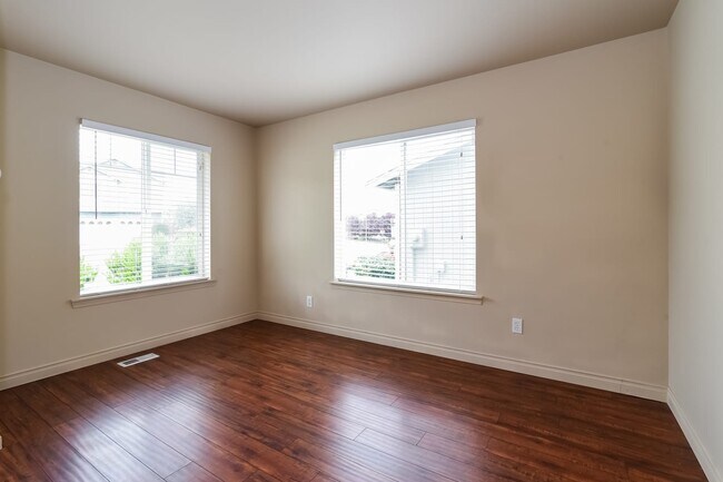 Building Photo - 18005 110th Street Ct E