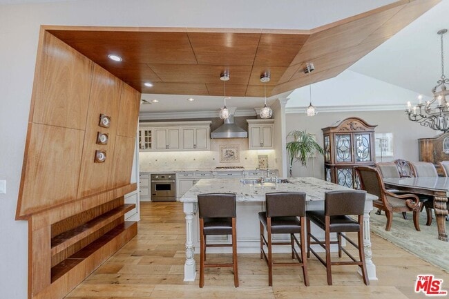 Building Photo - 4460 Wilshire Blvd