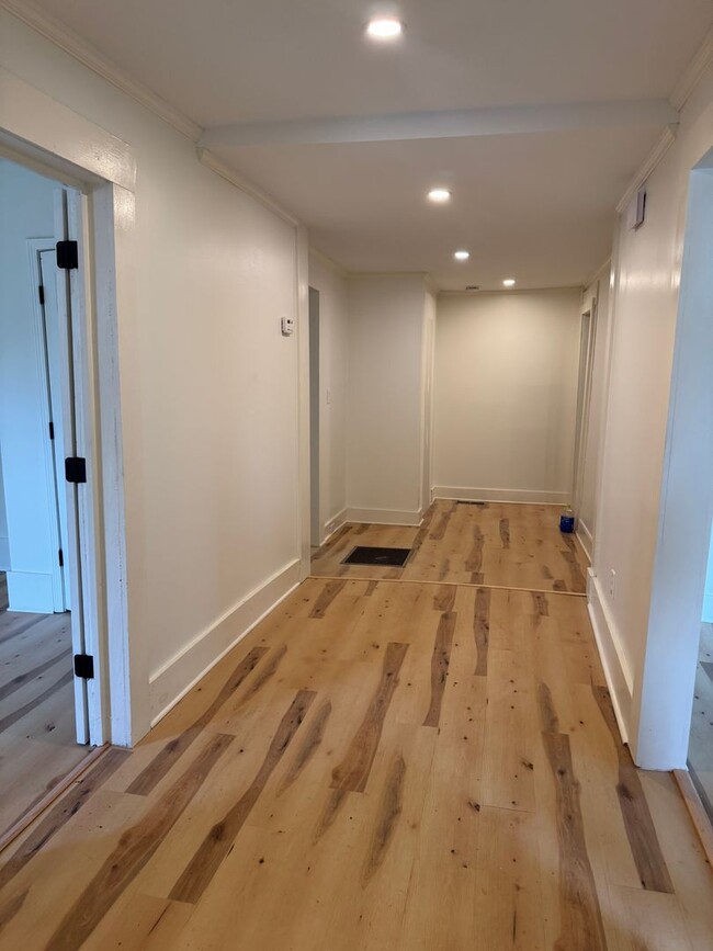 Foto del edificio - Gorgeous Fully Remodeled 2-Bedroom Home in...