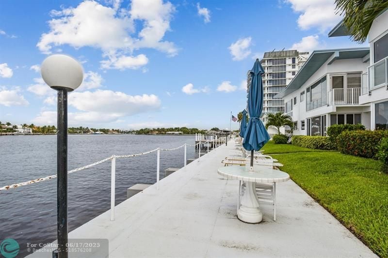 Primary Photo - 425 Bayshore Dr