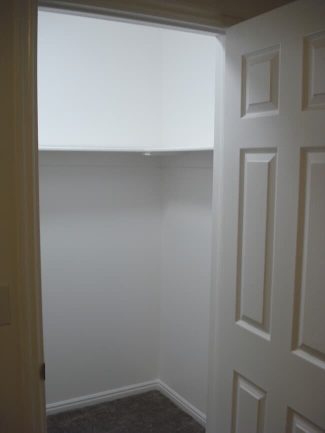 Building Photo - 60 E 200 N