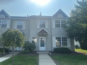 Building Photo - 256 Quassaick Ave