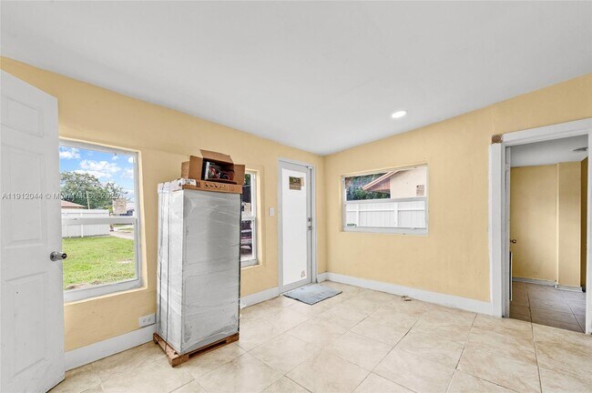 Foto del edificio - 1835 NW 85th St