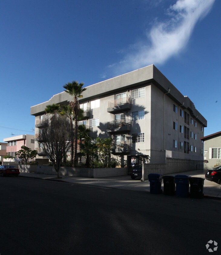 Primary Photo - 1809 N Berendo St