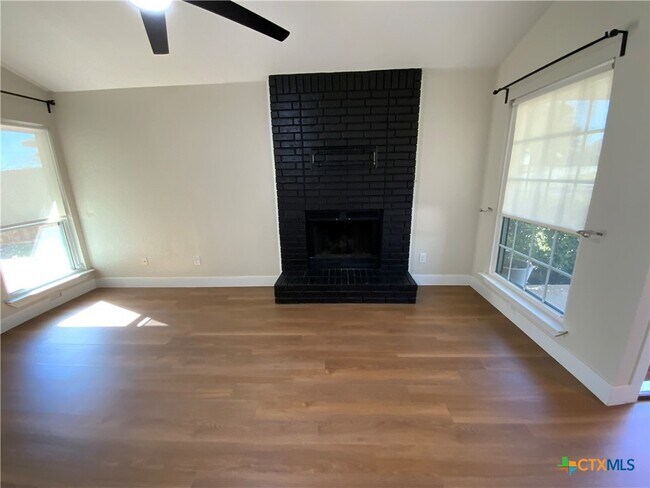 Foto del edificio - 4725 Hartrick Bluff Rd