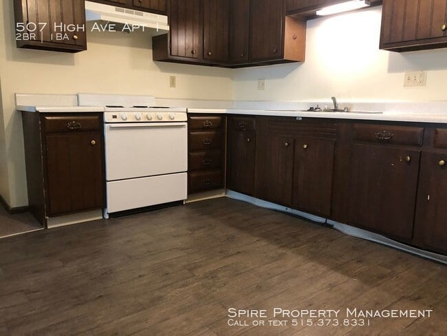 Building Photo - Spacious 2 bedroom 1 bath