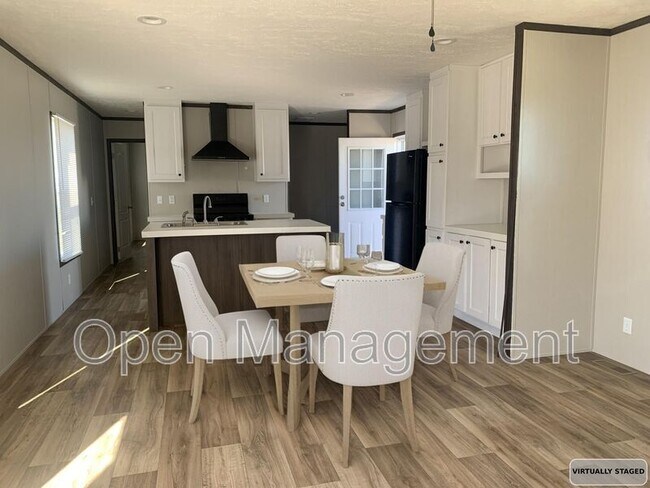 Building Photo - 3202 Diamond Dr