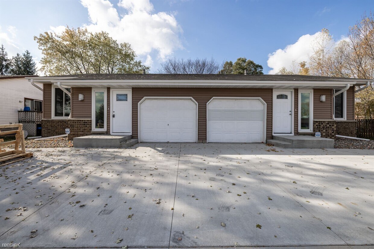 Primary Photo - 8421 Xerxes Ave N