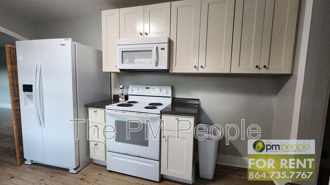 Foto del edificio - 2 Pineview Dr